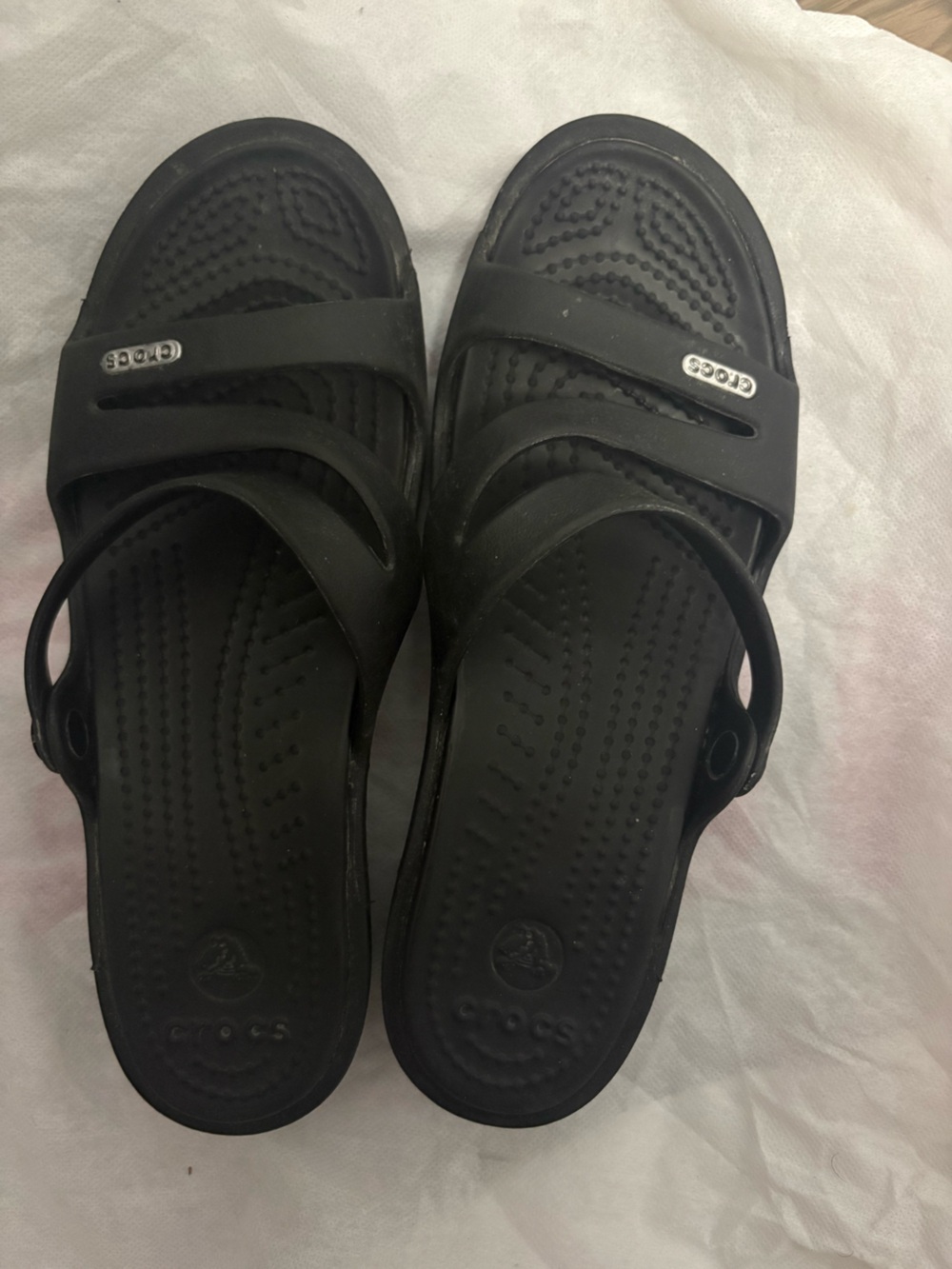 CROCS Black Slip-On Comfort Sandals Patricia wedge strappy 

l